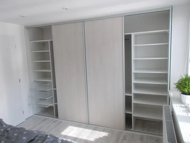 Vestavěné skříně