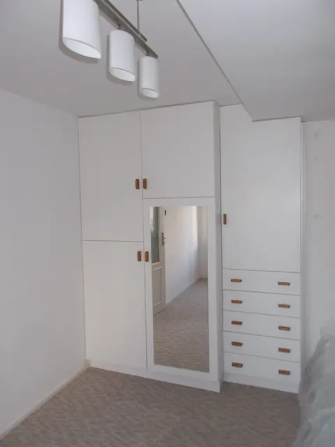 Vestavěné skříně